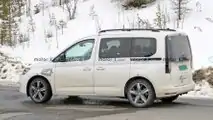 Volkswagen Caddy eHybrid 2023, le foto-spia