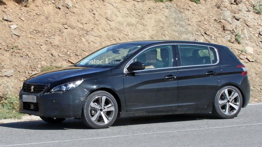 Peugeot 308 Refresh Spy Shots