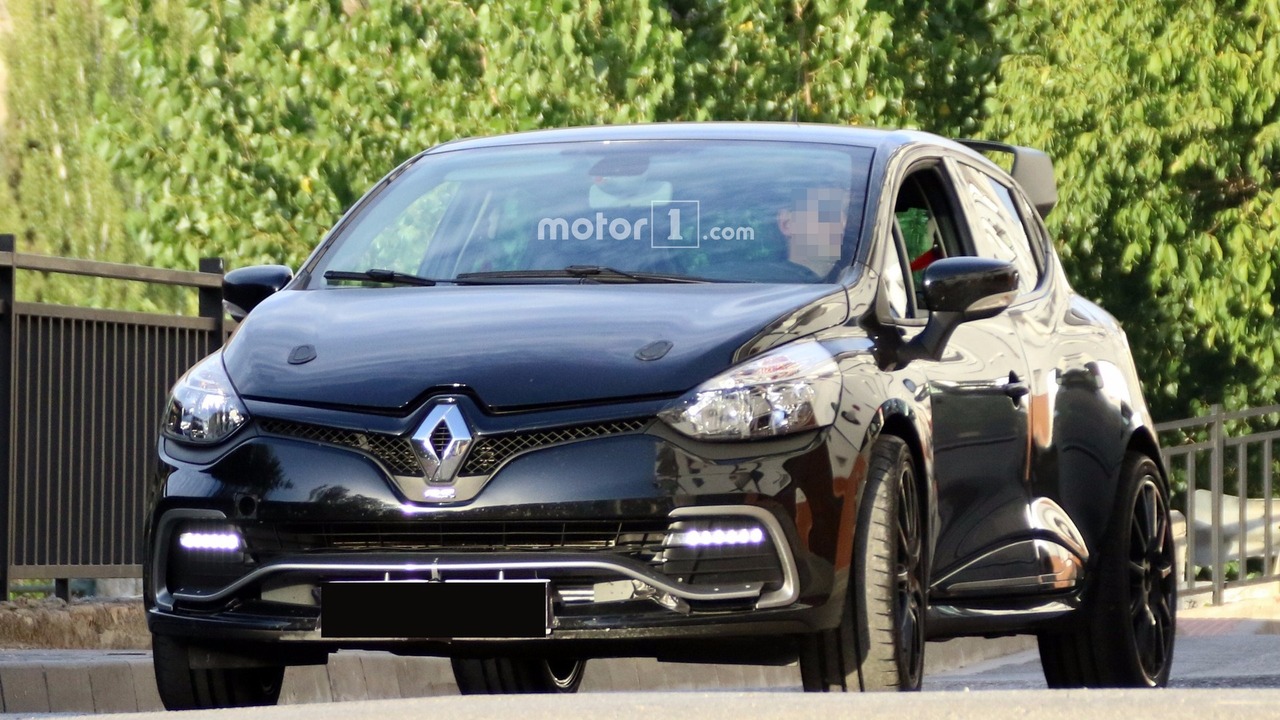 2017 Renault Clio RS16 spy photo
