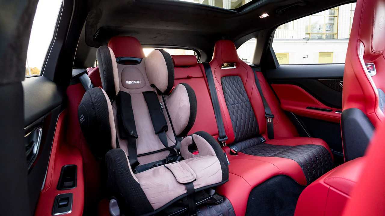Jaguar F-Pace SVR Интерьер