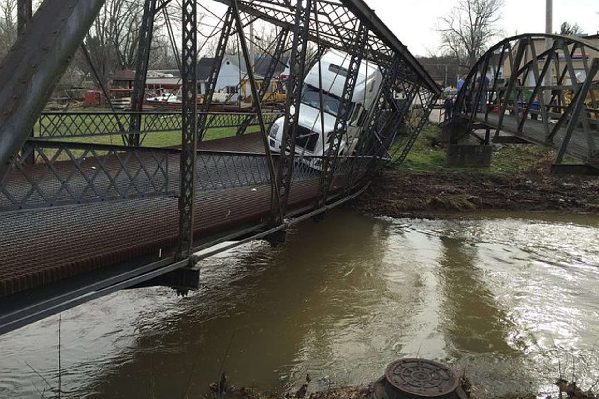 Young Semi Truck Driver Destroys Bridge Built in 1880