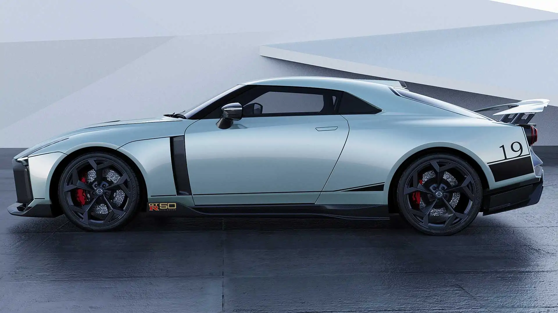 L'erede della Nissan GT-R arriva entro il decennio ed è ibrida