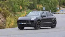 2018 Porsche Macan facelift spy photo