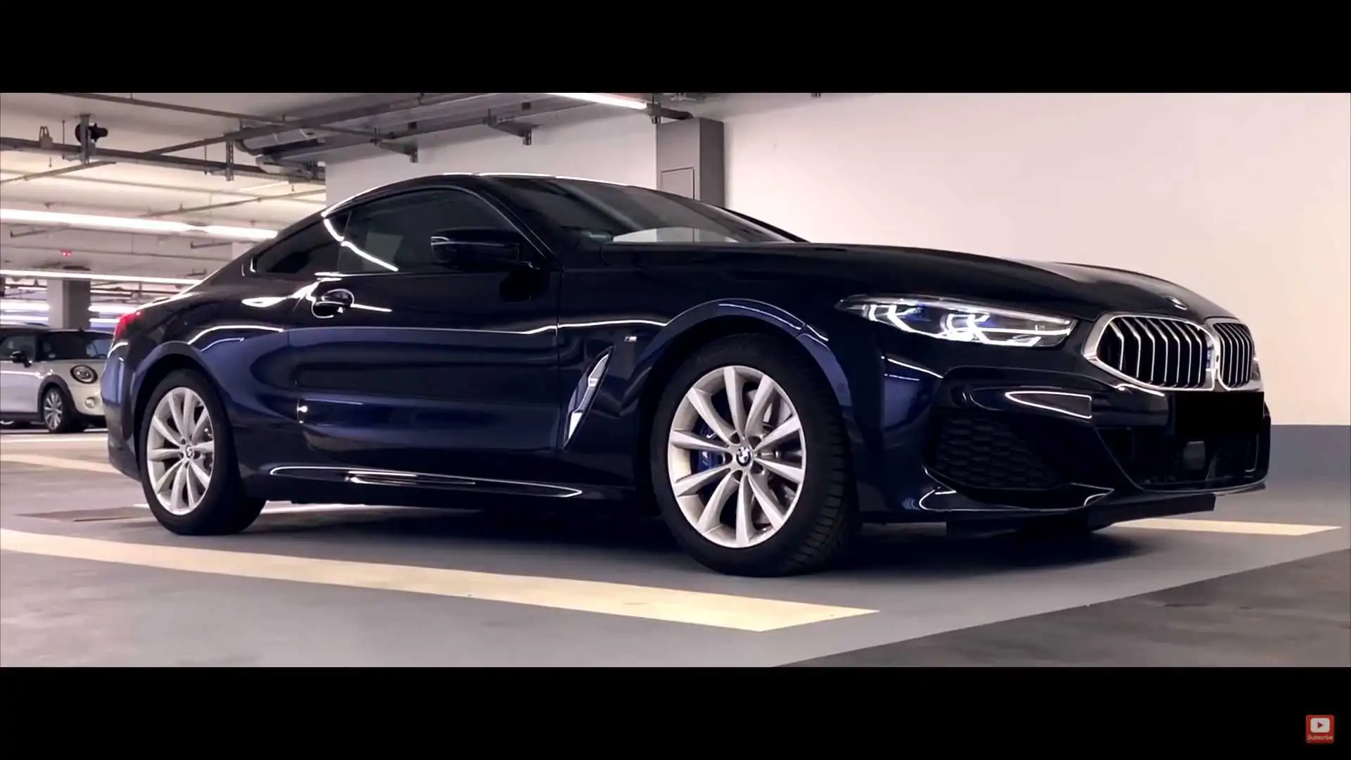 BMW 840d'nin otobandaki hız denemelerini izleyin