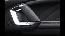 Löwe krallt nach Golf GTI