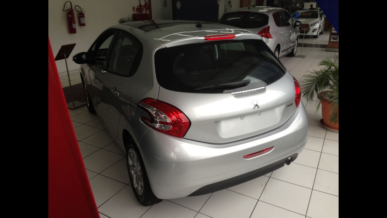No dia da estreia, Peugeot 208 tem preço de tabela e pronta entrega