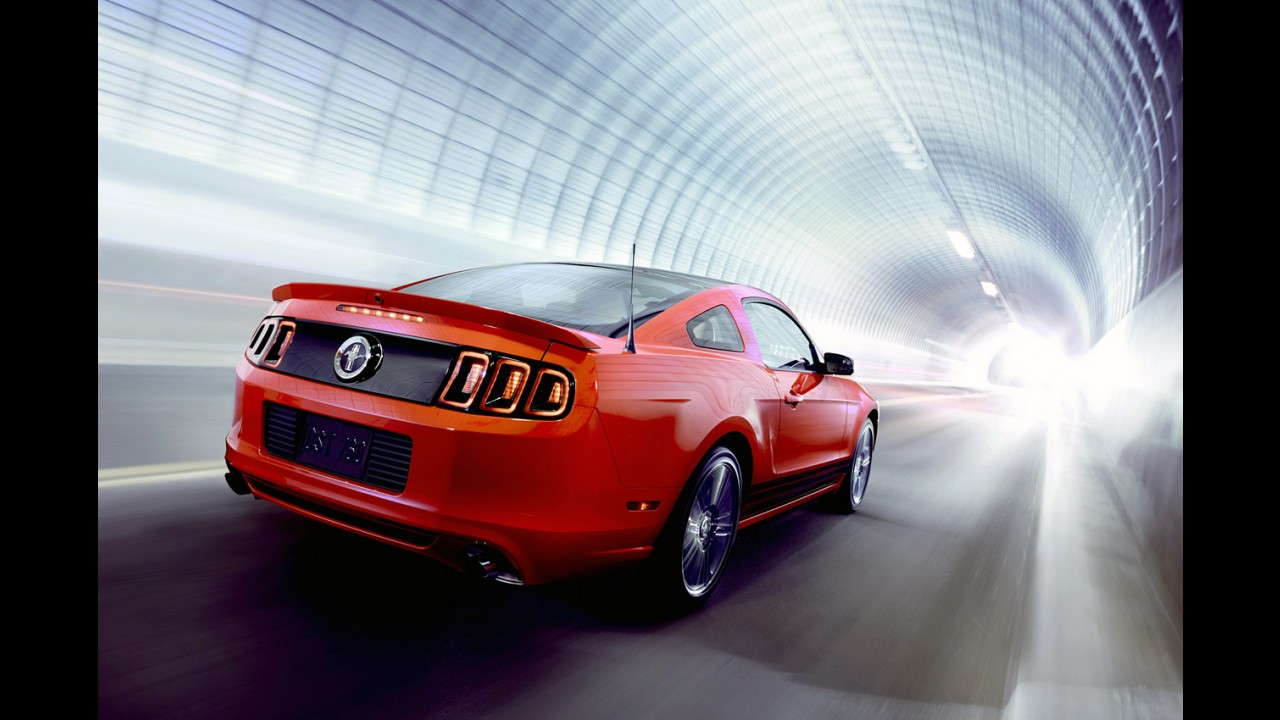 Ford Mustang 2013 é lançado no Chile - Preço inicial equivale a R$ 98.626,00