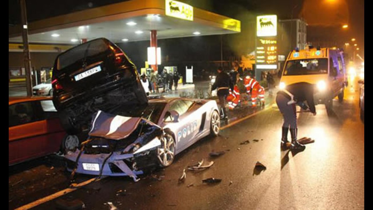 Perda Total - Polícia italiana acaba com a viatura Lamborghini Gallardo