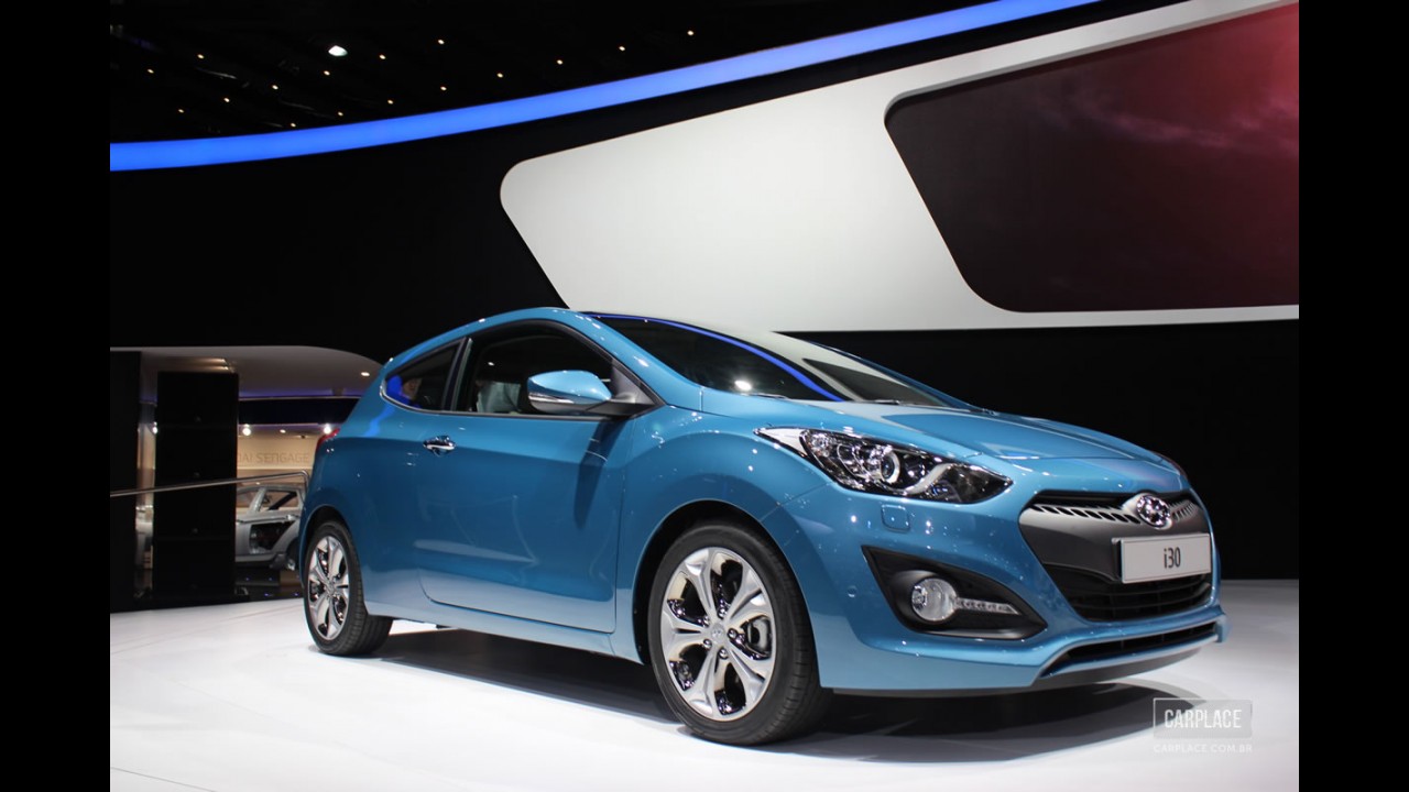 Hyundai mostrará Novo i30 com inovador sistema de conectividade total em Genebra
