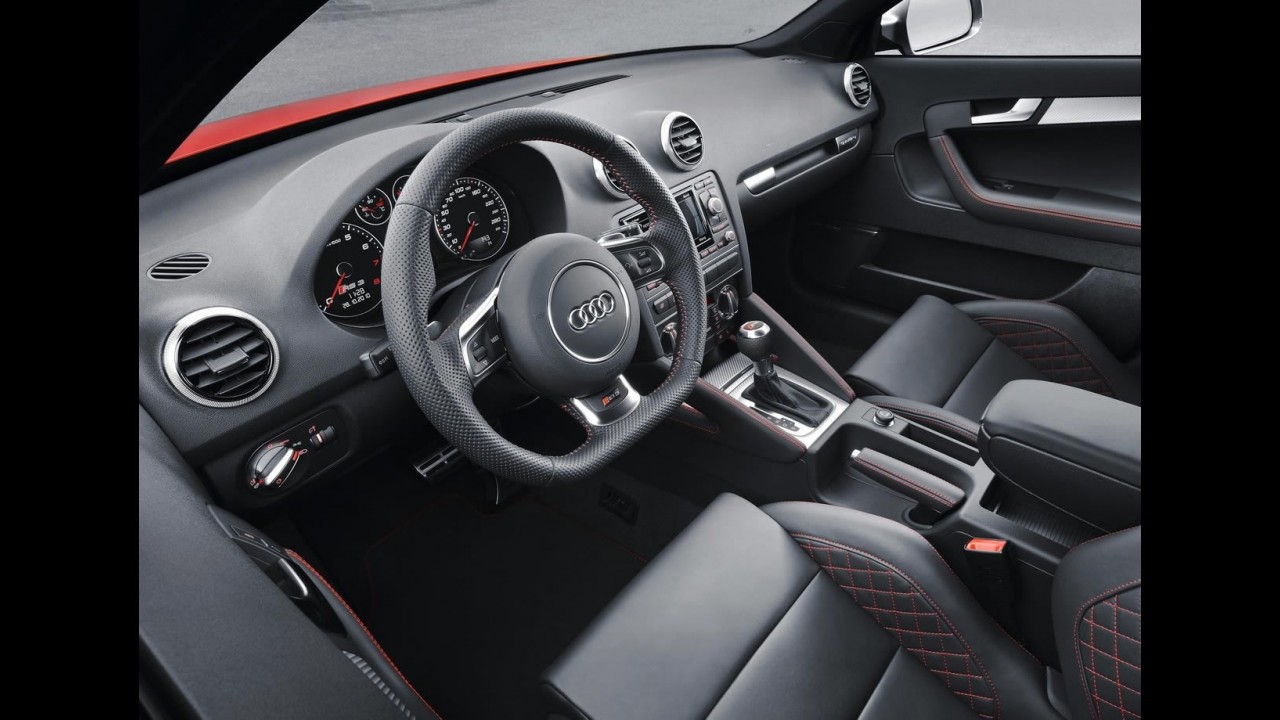 Novo Audi RS3 chega ao Brasil por R$ 298 mil - Modelo acelera de 0 a 100km/h em 4,6 s