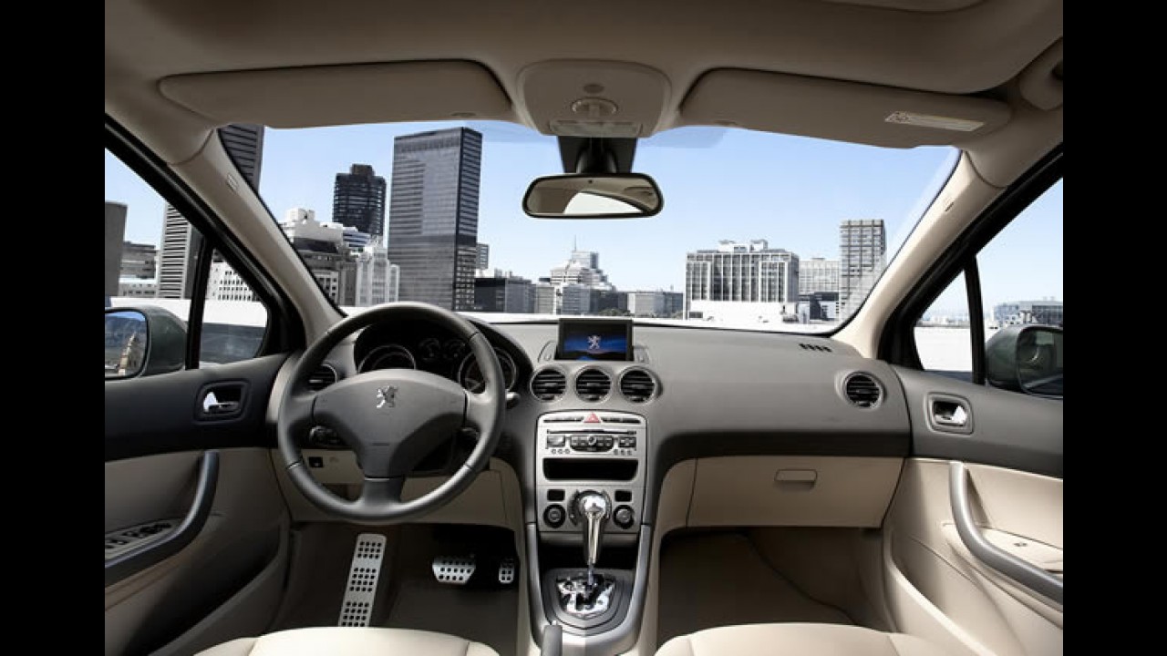 Peugeot 408 estreia pára-brisas acústico entre sedans médios