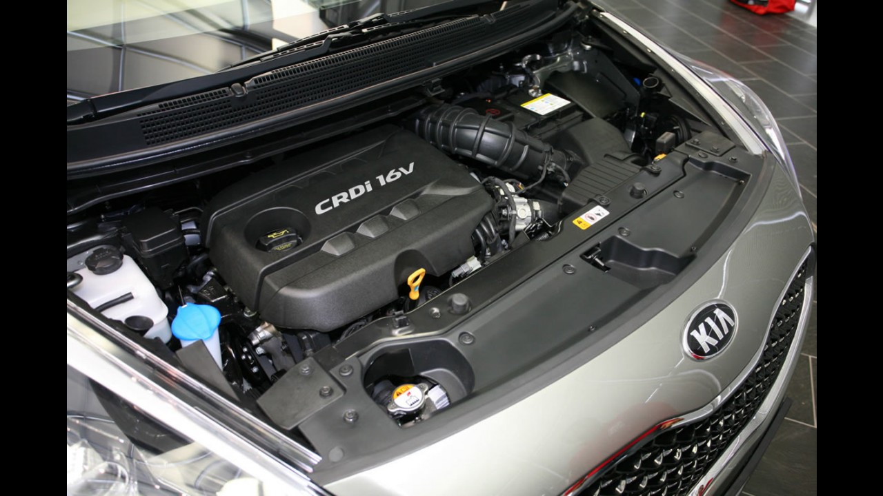 Kia Carens 2013: Novas imagens mostram detalhes do interior
