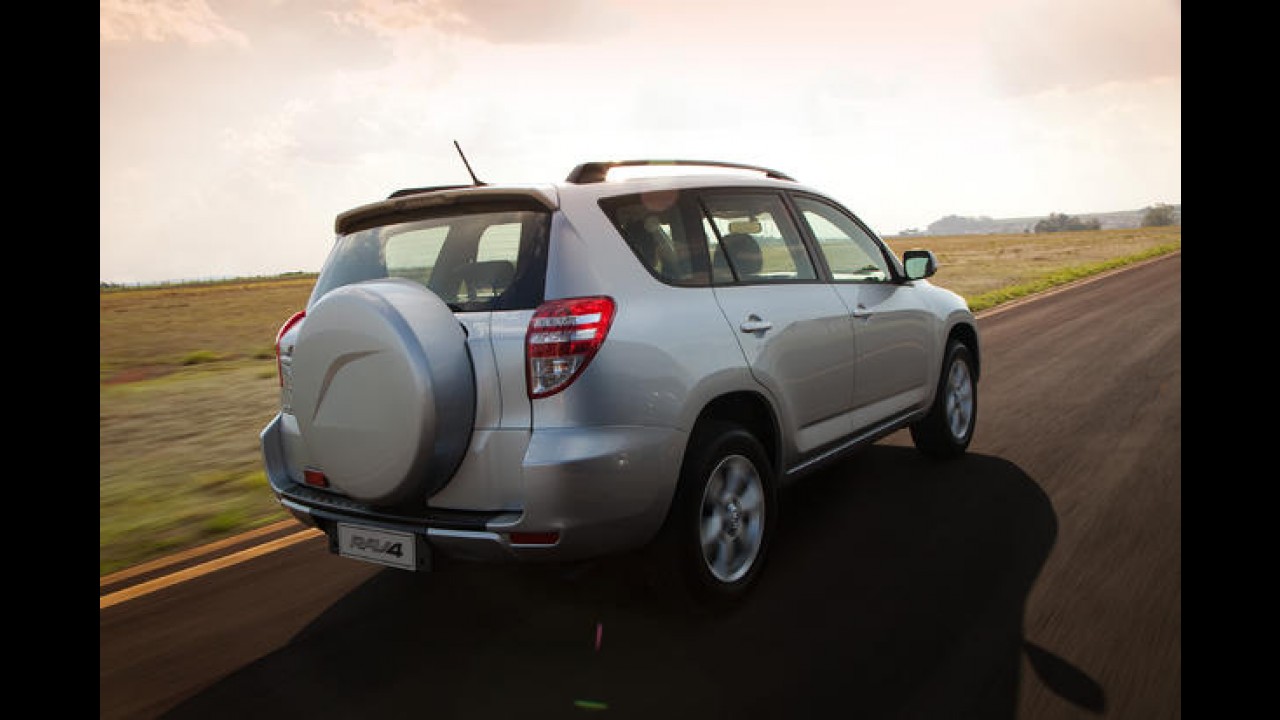 Toyota RAV4 2011 ganha nova versão 4x2 por R$ 92.500 e mais segurança na 4x4