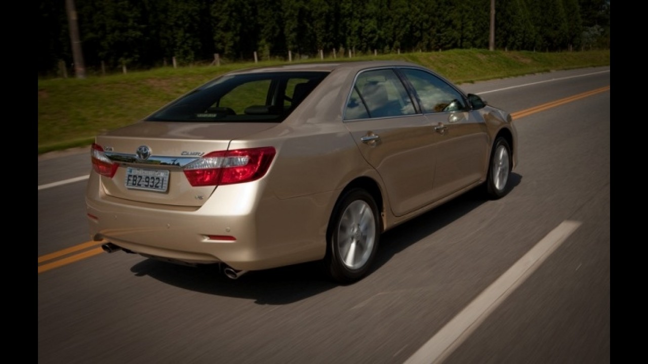 Novo Toyota Camry desembarca oficialmente custando a partir de R$ 161.000