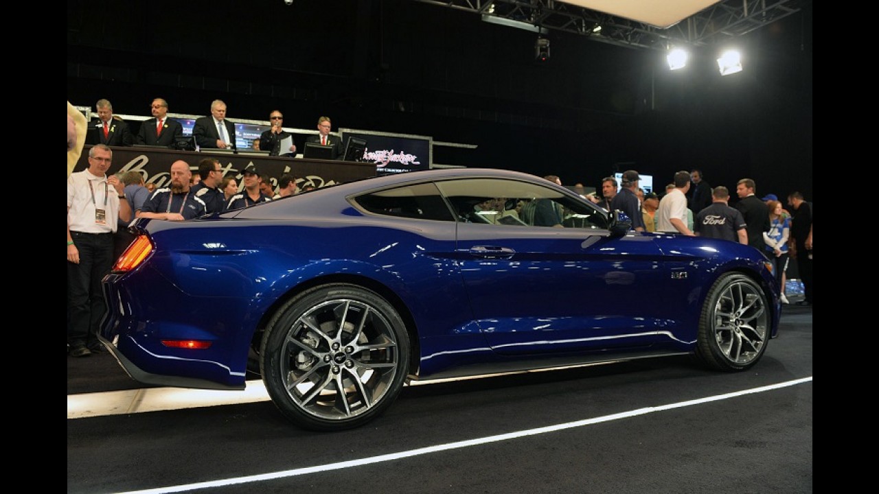 Novo Mustang 2015: primeira unidade é leiloada nos EUA por US$ 300 mil