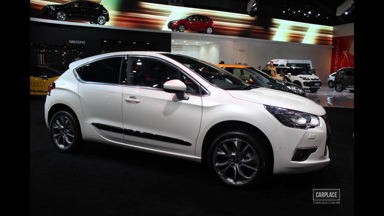 Análise CARPLACE: Classe A acelera forte entre hatches premium em julho