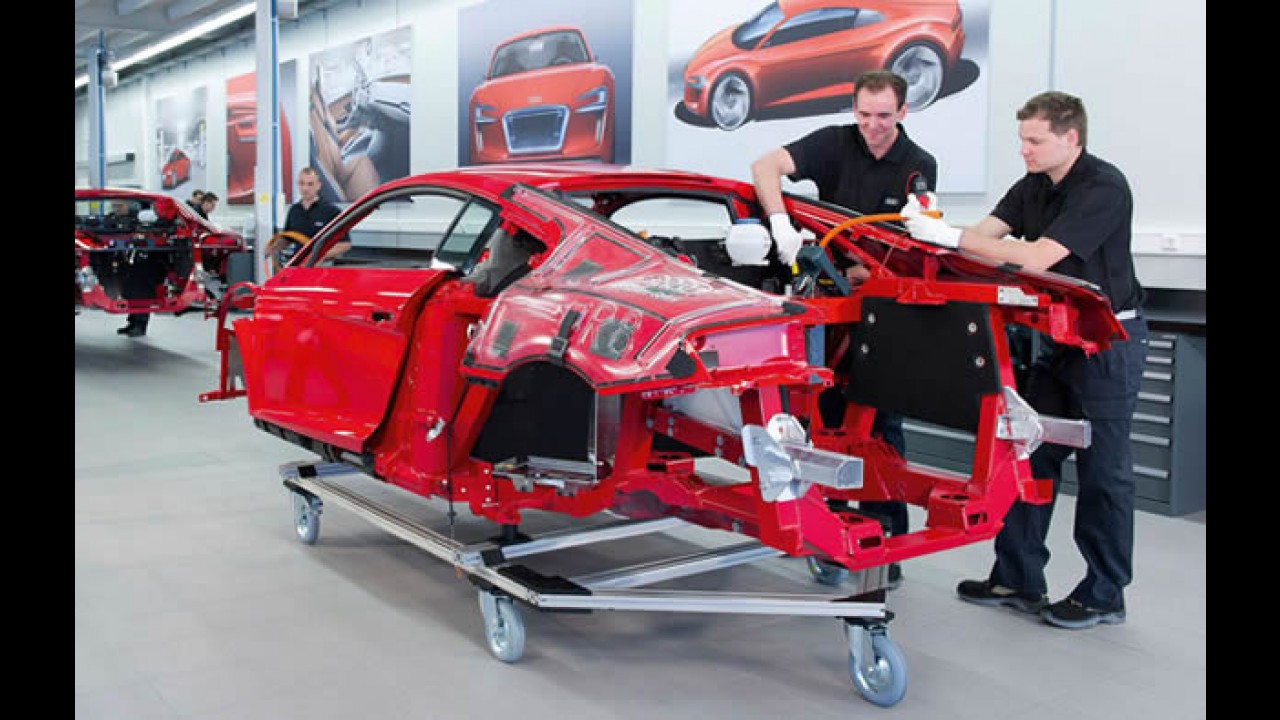 Audi divulga imagens e vídeo da linha de produção do R8 e-Tron