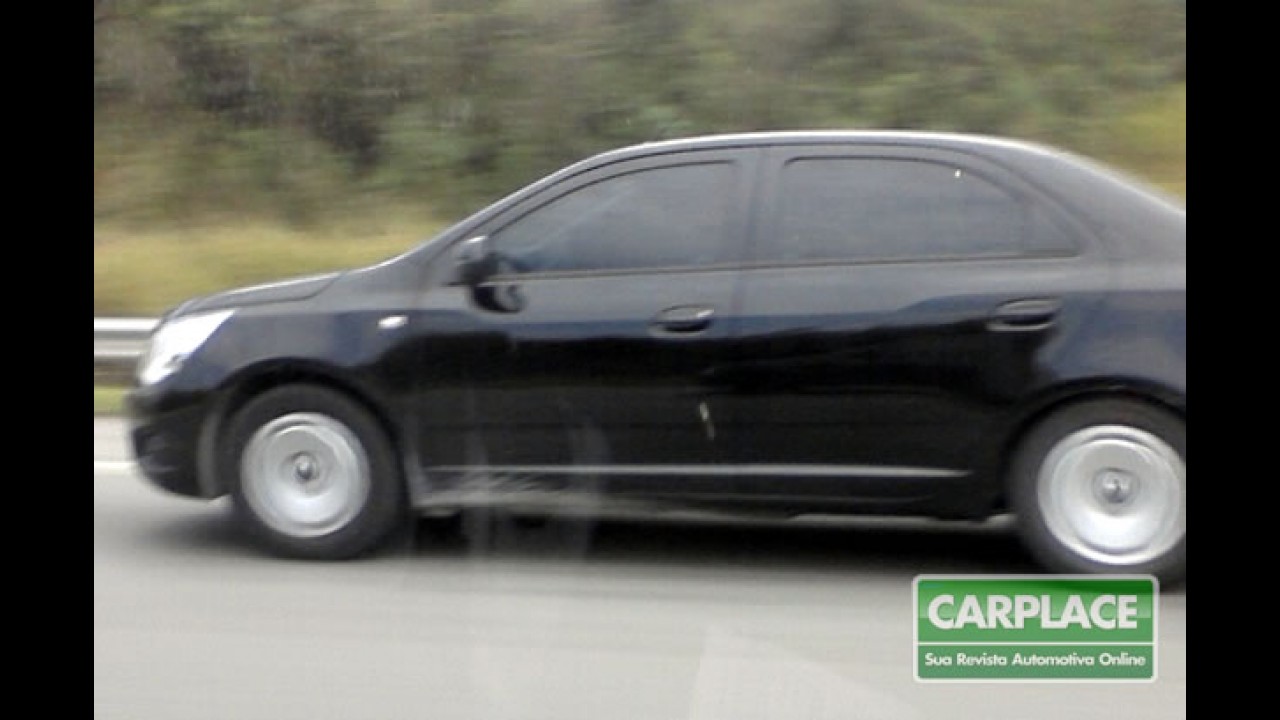 Chevrolet Cobalt: novo flagra revela detalhes da versão mais simples