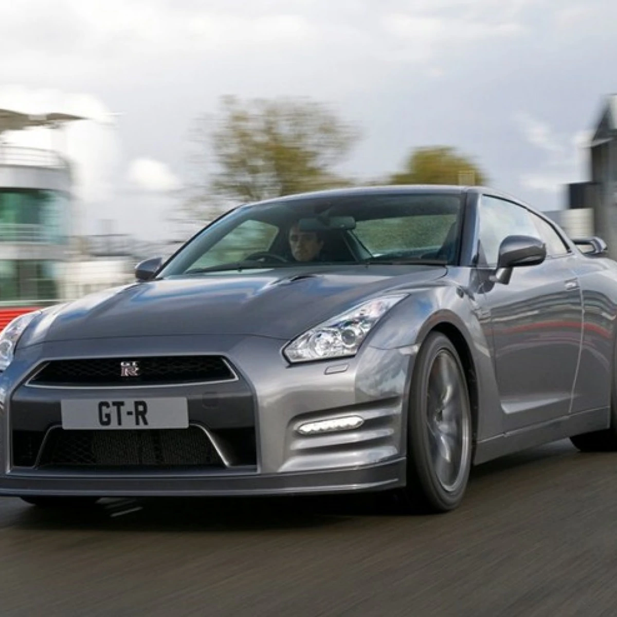 Nissan GT-R 2012 é lançado na Espanha