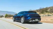 Quartier arrière extérieur de la Porsche Taycan Turbo Cross Turismo 2021