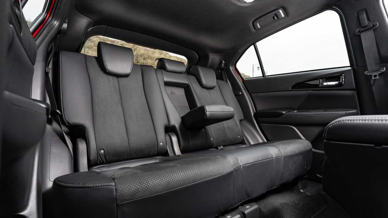 Интерьер обновленного Mitsubishi Eclipse Cross