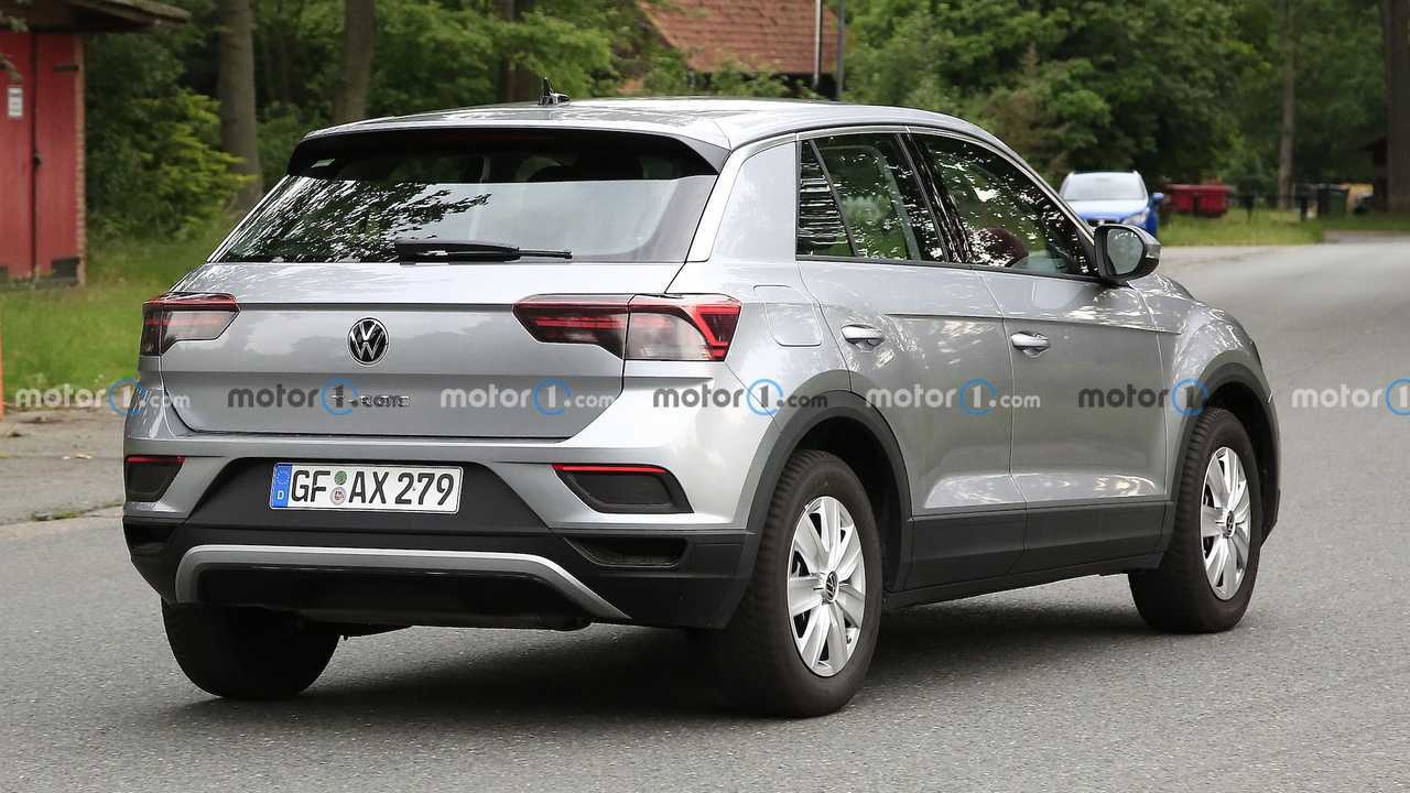 Volkswagen T-Roc e T-Roc R-Line restyling, le foto spia
