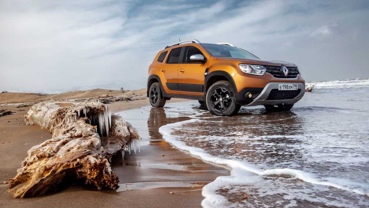 Renault Duster на берегу Каспийского моря