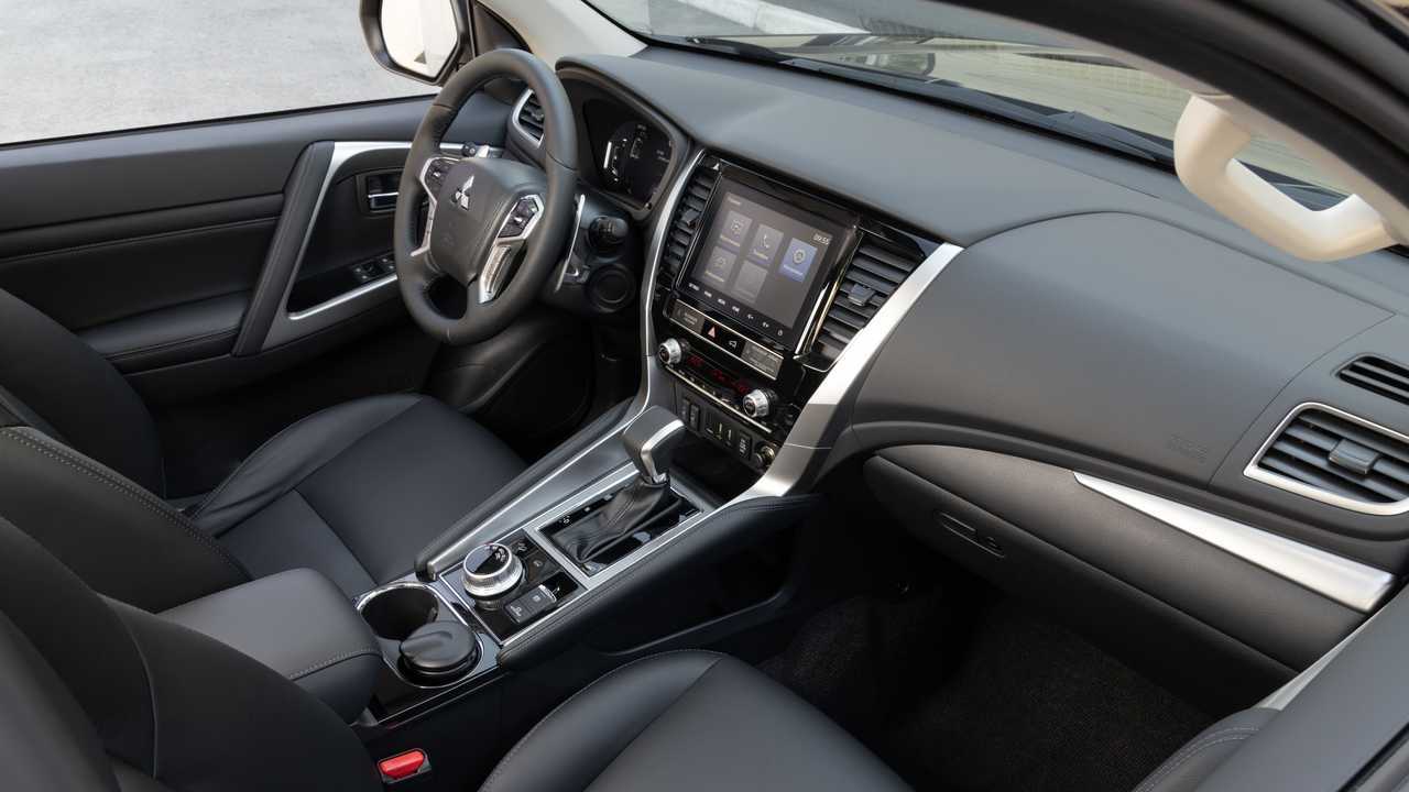 Интерьер Mitsubishi Pajero Sport