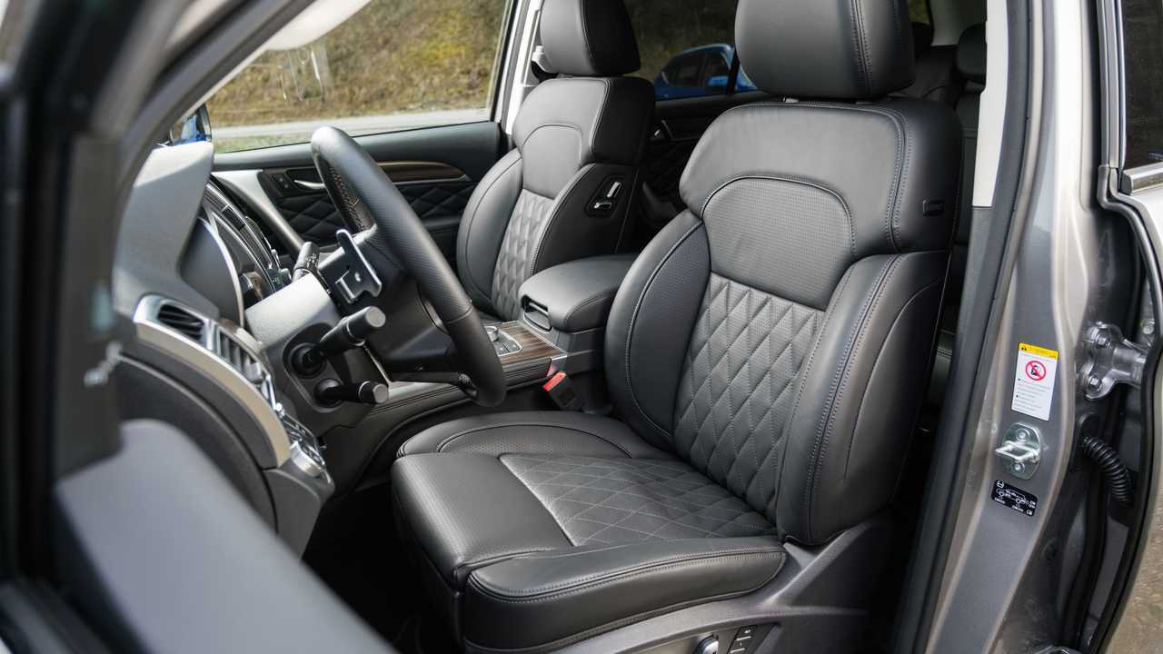 Передние кресла Haval H9 (2021)