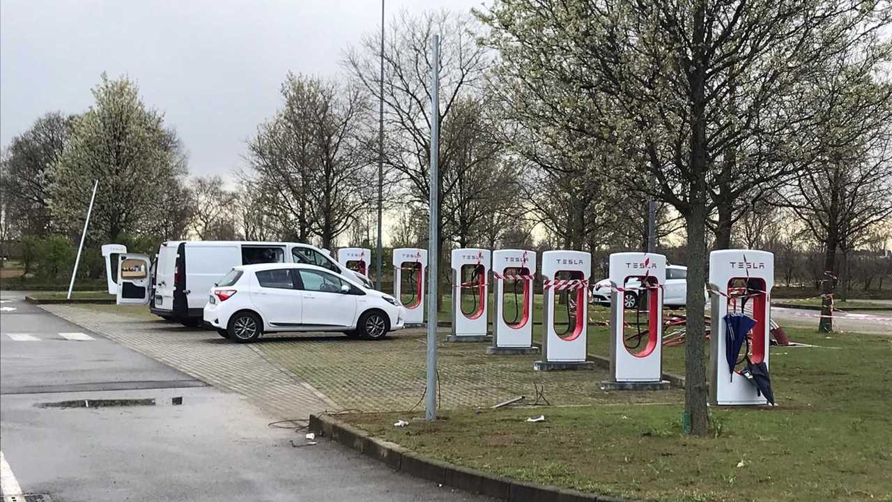 Tesla Supercharger Arese