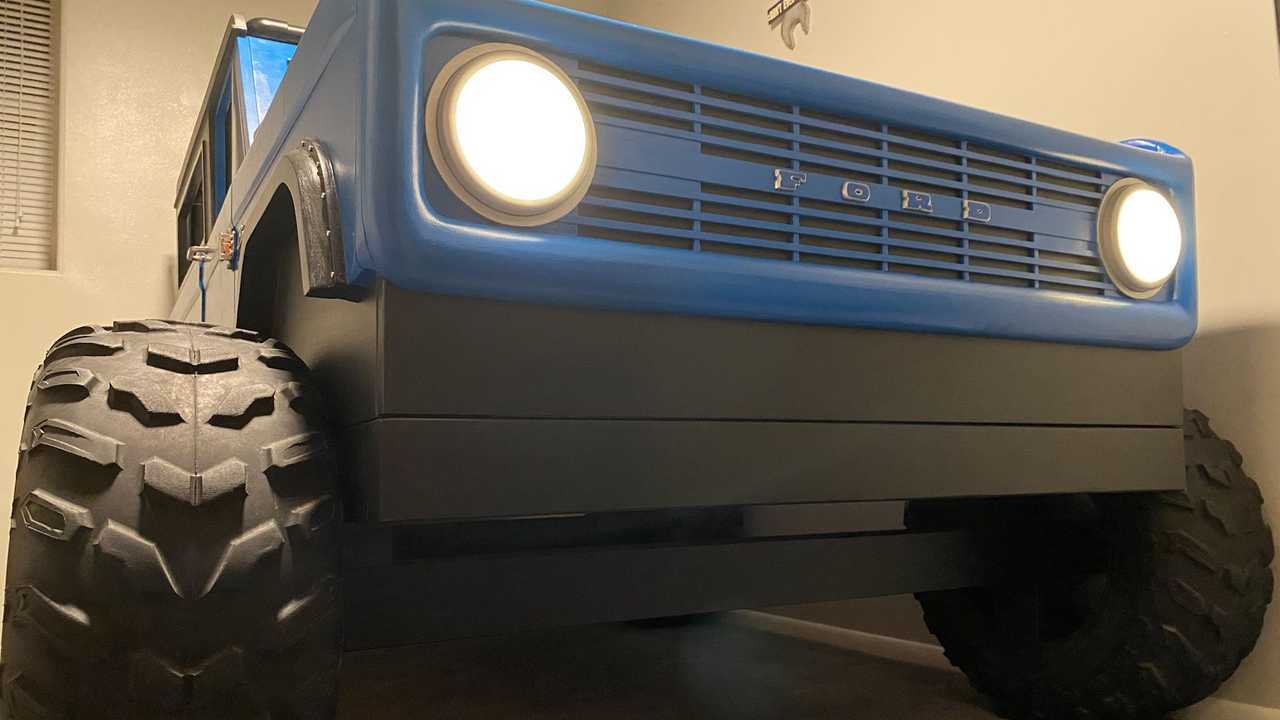 Уникальная кровать в стиле Ford Bronco
