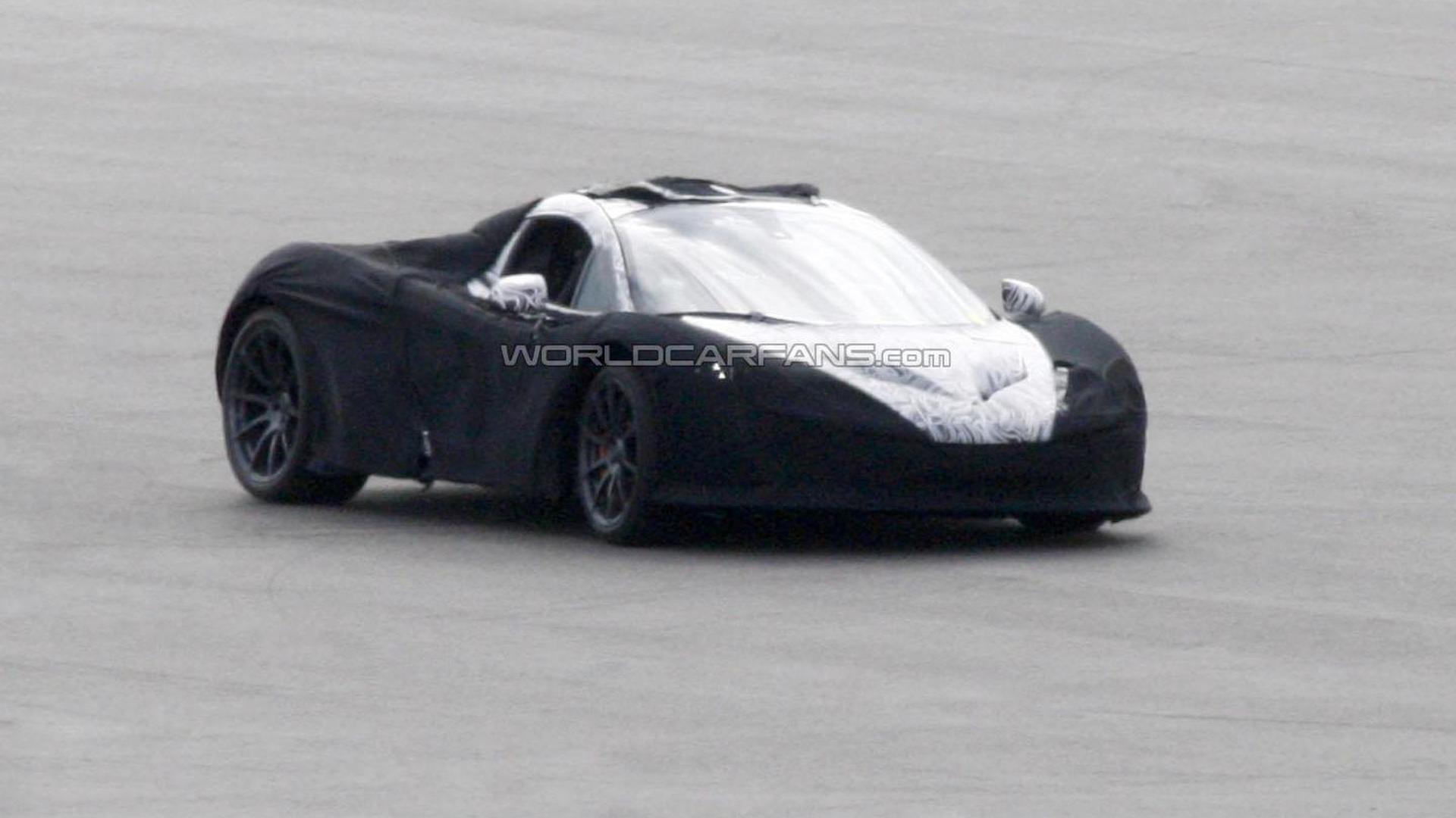 McLaren P1 caught playing with a Porsche 918 Spyder