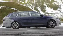 Skoda Superb facelift spy photo