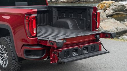 Chevy Silverado With GMC Sierra's MultiPro Tailgate Already Spied