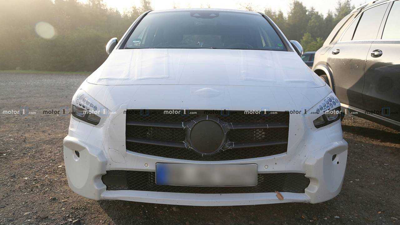 2019-mercedes-b-class-spy-photo.jpg