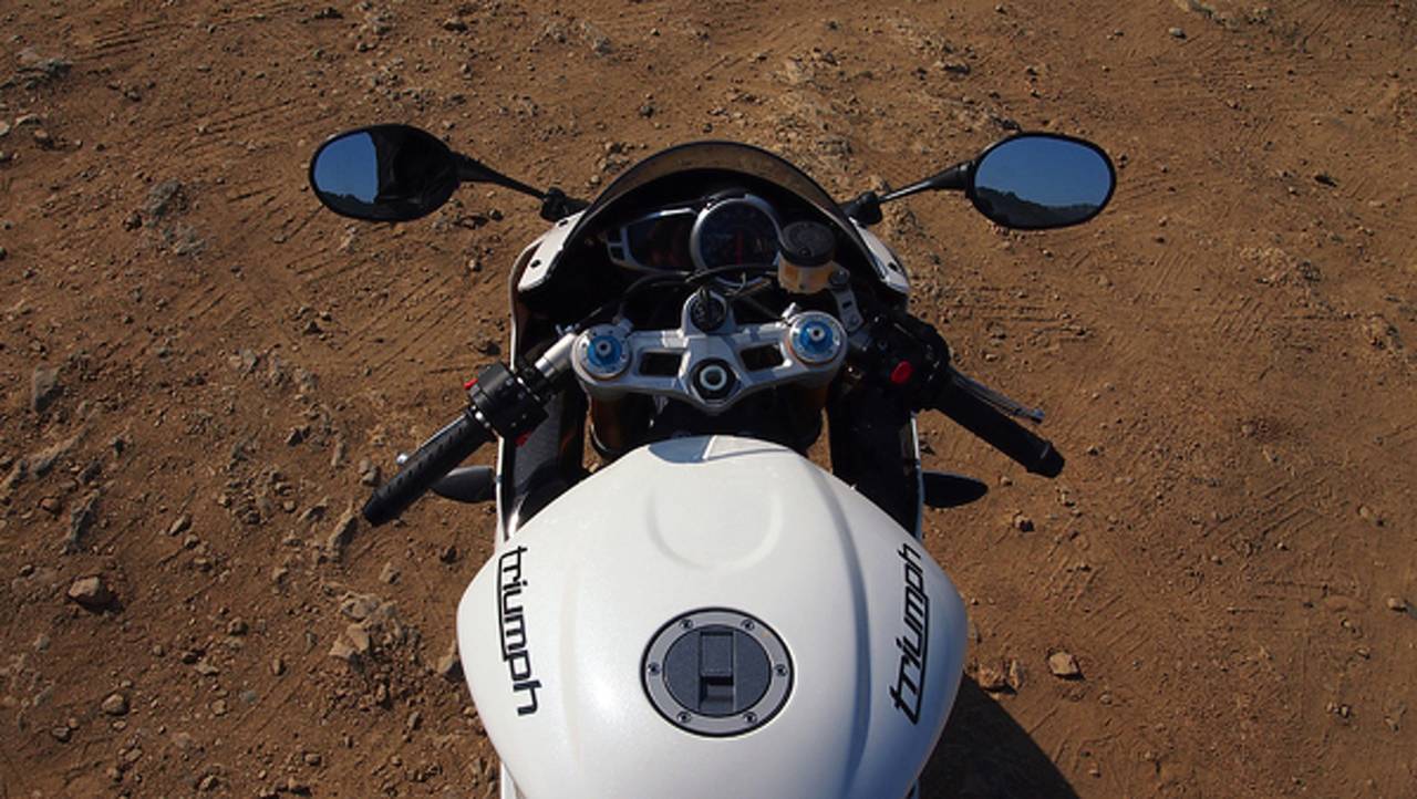 Two guys, one Triumph Daytona 675R