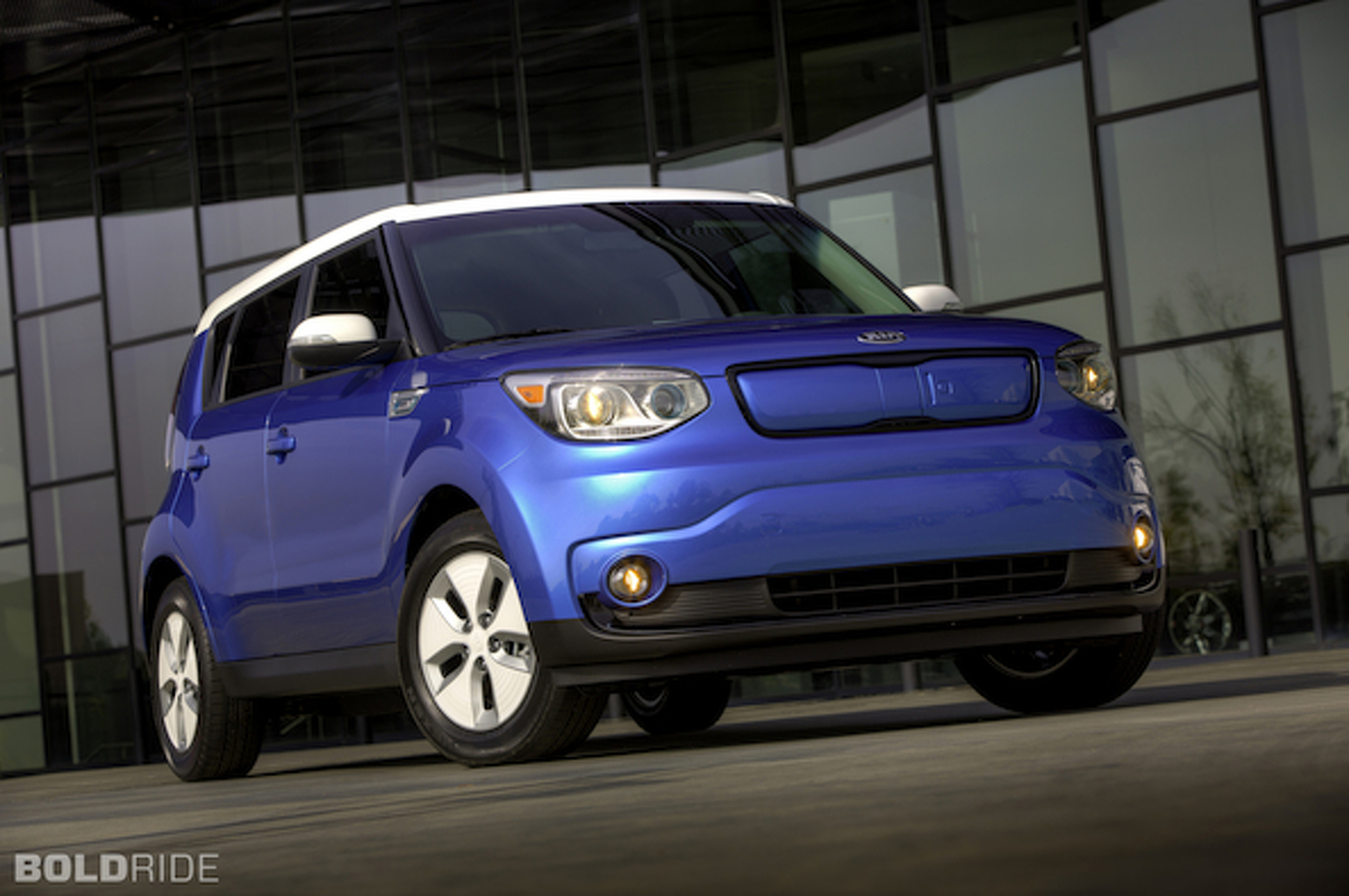 Chicago Auto Show Day 1: Muddy Toyotas, Rally Beetles and More