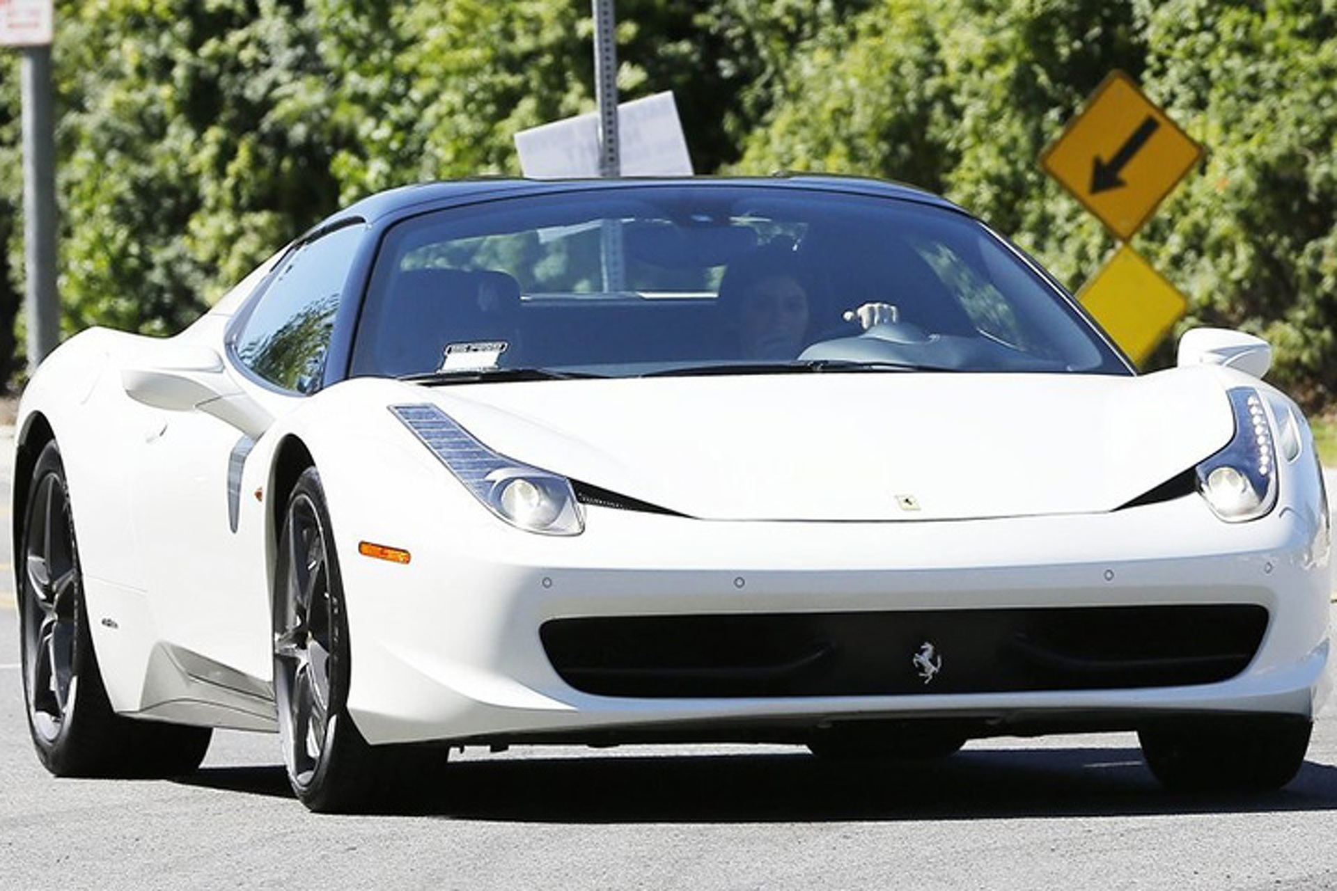 Kylie Jenner is a Dolt for Snapchatting While Driving