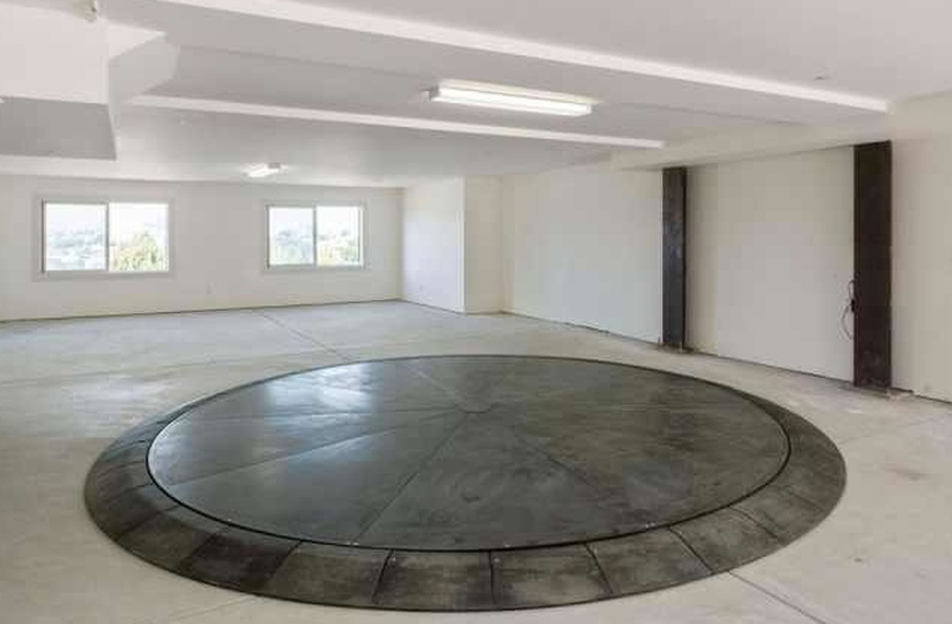 Garage Turntables Make Parking Easy, Show Off Your Ride