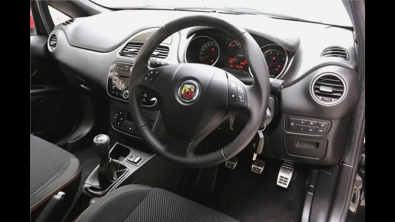 Fiat Punto reestilizado agora aparece na versão Abarth - veja fotos