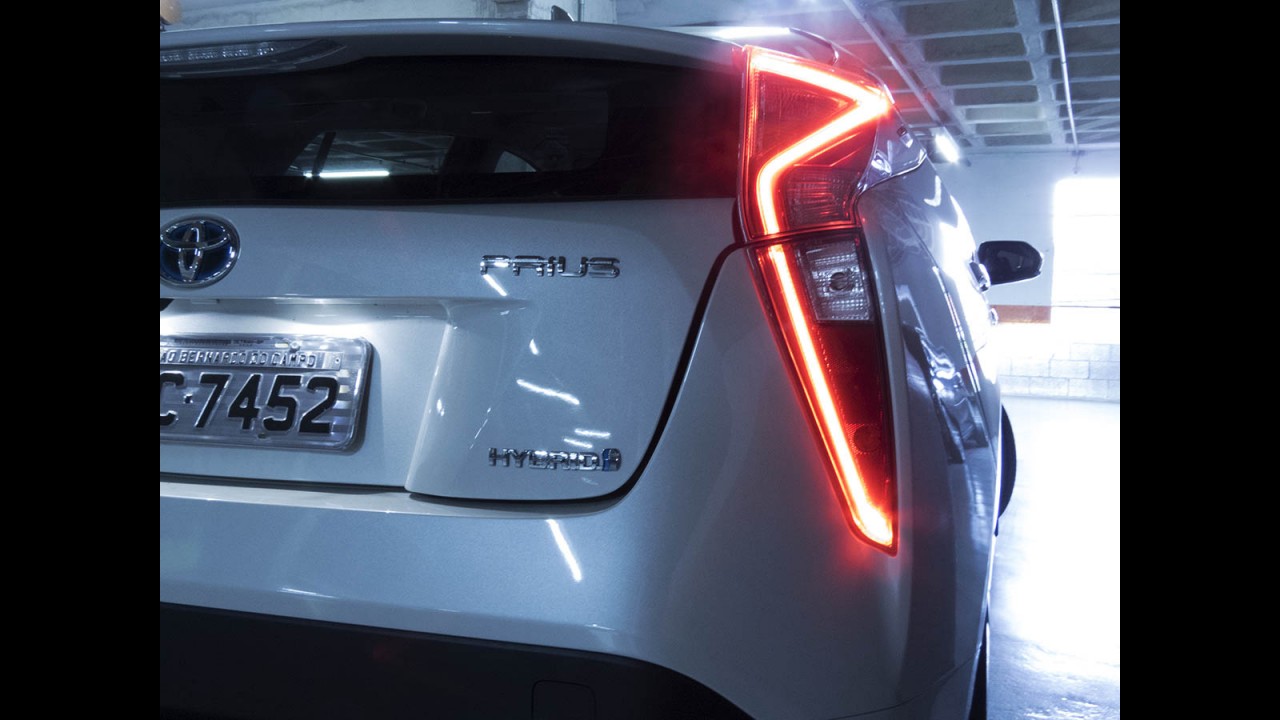 Teste CARPLACE: Futurista e mega eficiente, novo Toyota Prius é o Corolla de amanhã