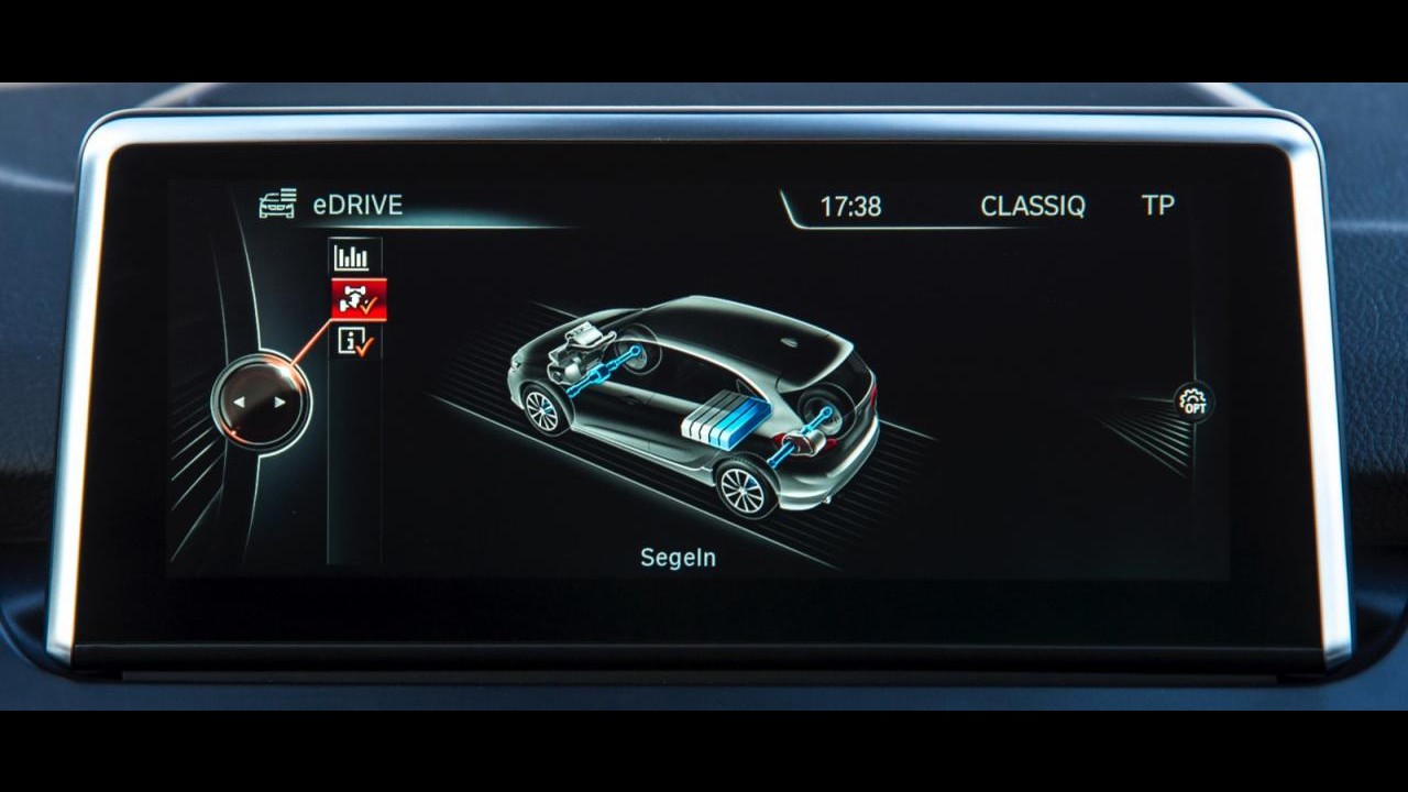 BMW Série 1 com injeção direta de água gasta menos e anda mais - entenda
