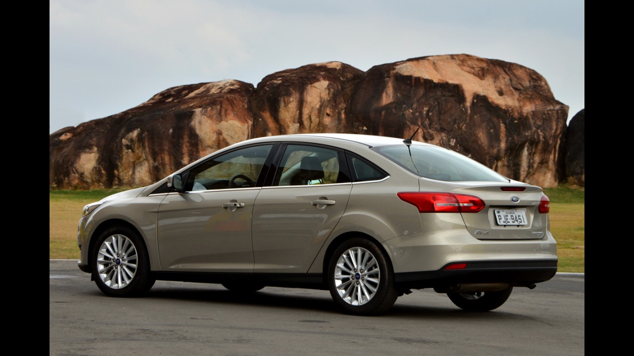 Volta Rápida: Focus Fastback aposta na dinâmica para se distanciar do Corolla