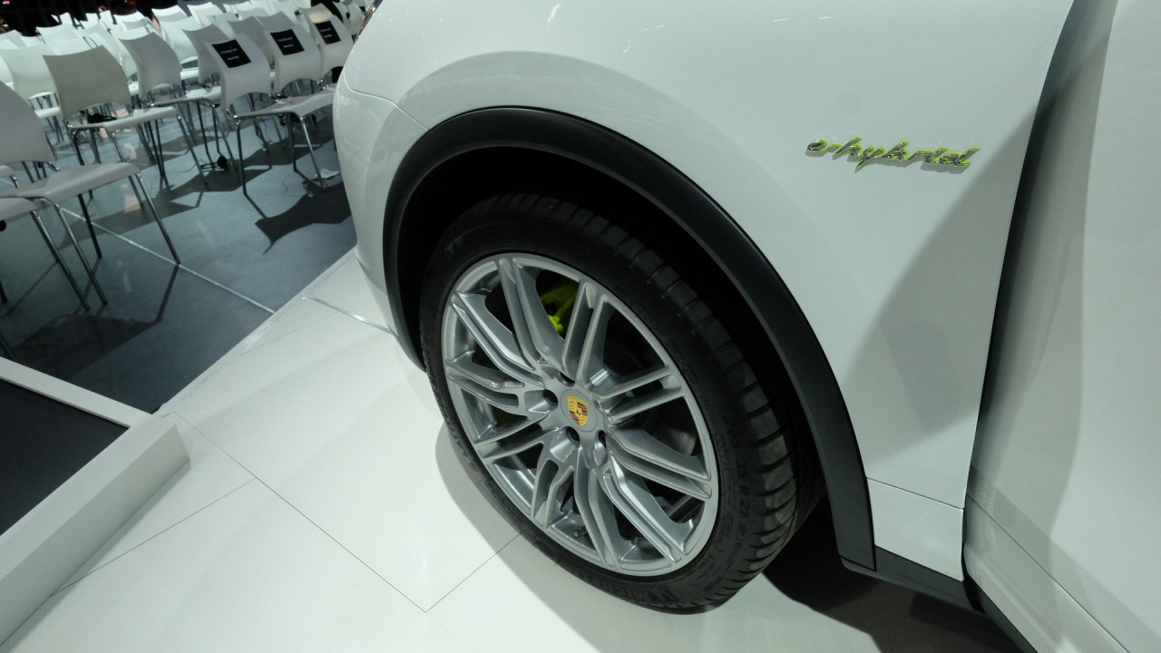 Salão do Automóvel: Porsche Cayenne estreia versão híbrida no Brasil por R$ 432 mil