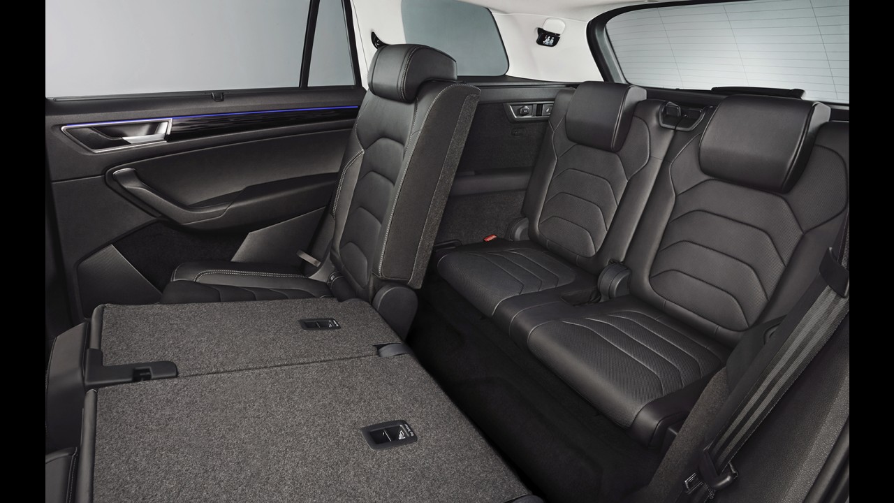 "Primo do Tiguan", inédito Skoda Kodiaq revela o interior em primeiras fotos