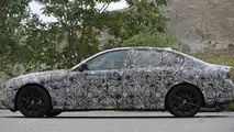 2017 BMW 5-Series plug-in hybrid spy photo
