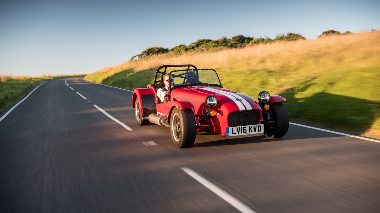 Caterham Seven 310 debuts with 152 hp, optional LED headlights