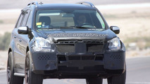 Mercedes GL-Class with AMG package desert spy photo 17.08.2010