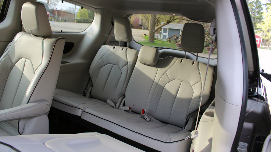 2017 Chrysler Pacifica Hybrid: Review