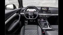 Cockpit: Mit Leisten aus gebürstetem Alu